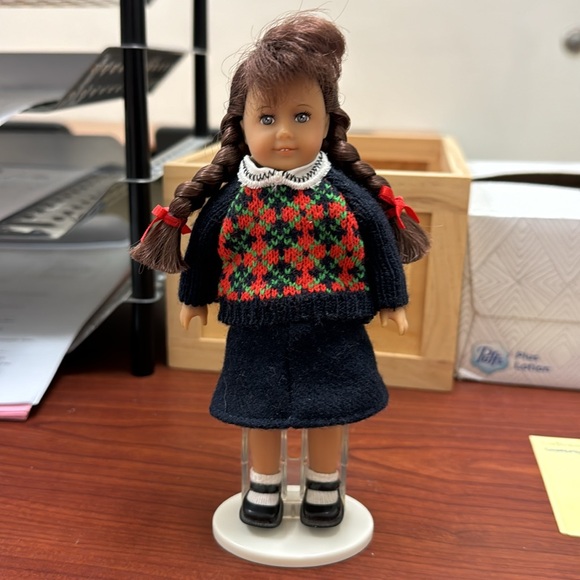 American Girl Mini Doll Molly with Stand - Picture 3 of 4